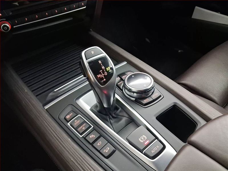 BMW X5 (2014) M Paket xDrive30d - fotka 19 z 23
