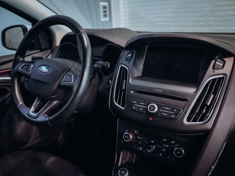 Ford Focus 1.5 EcoBoost Titanium - fotka 20 z 23