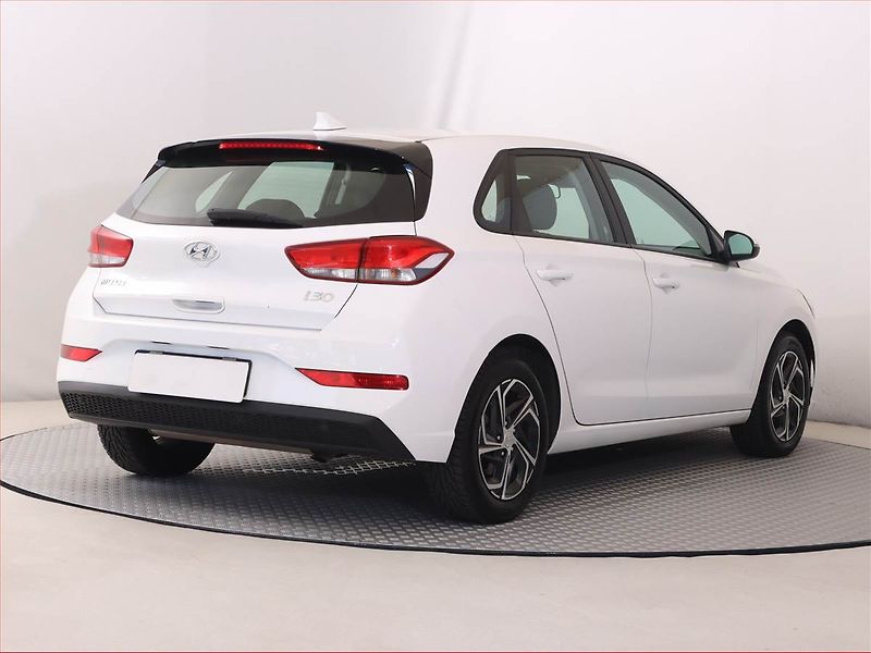 Hyundai i30 (2022) Comfort 1.5 DPI, Serv.kniha - fotka 5 z 18