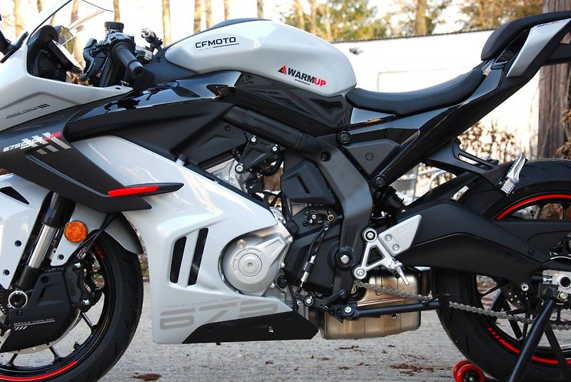 CFMOTO (2026) 675 SR-R GREY - fotka 14 z 25