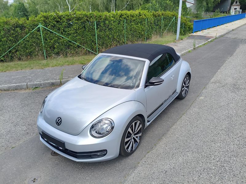 Volkswagen Beetle (2013) 1,2 TSI Cabrio Sport - fotka 11 z 35