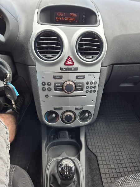 Opel Corsa 1.2 63kW 2.majitel ČR - fotka 14 z 21