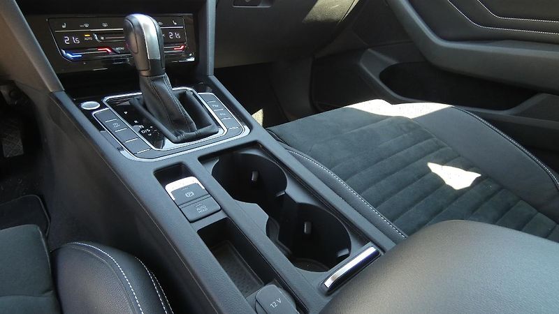 Volkswagen Passat 2.0 TDI 147kW BMT 4MOT DSG Ele - fotka 6 z 24