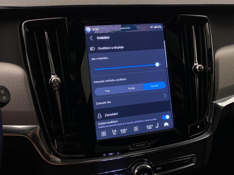 Volvo V90 T8 AWD RECHARGE DARK ULTRA - fotka 53 z 65