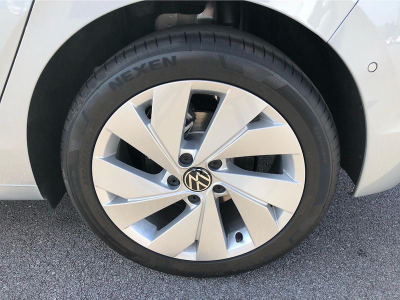 Volkswagen Golf People 1,5 eTSI 85 kW 7DSG mHE - fotka 14 z 28