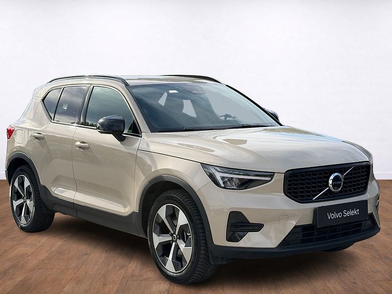 Volvo XC40 PLUS B3, ACC ,BLIS ,FULL LED - fotka 6 z 22