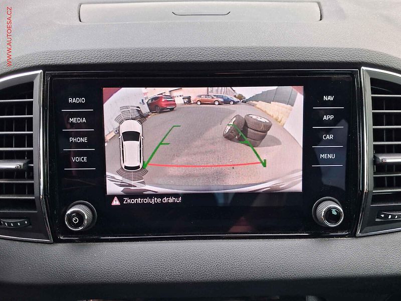 Škoda Karoq (2018) 1.6 TDi, Style, DSG, TZ, navi - fotka 17 z 18