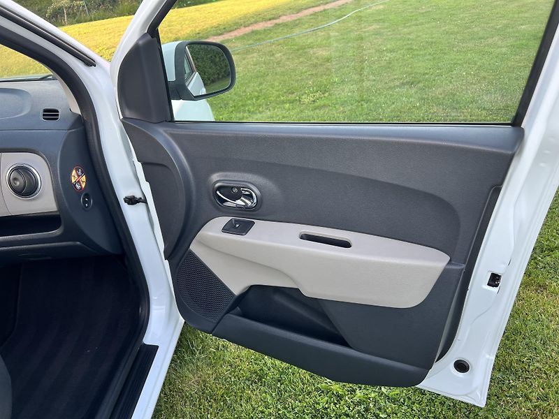 Dacia Lodgy 1.5DCI 79KW,7MÍST,KLIMA,NAVI - fotka 23 z 44