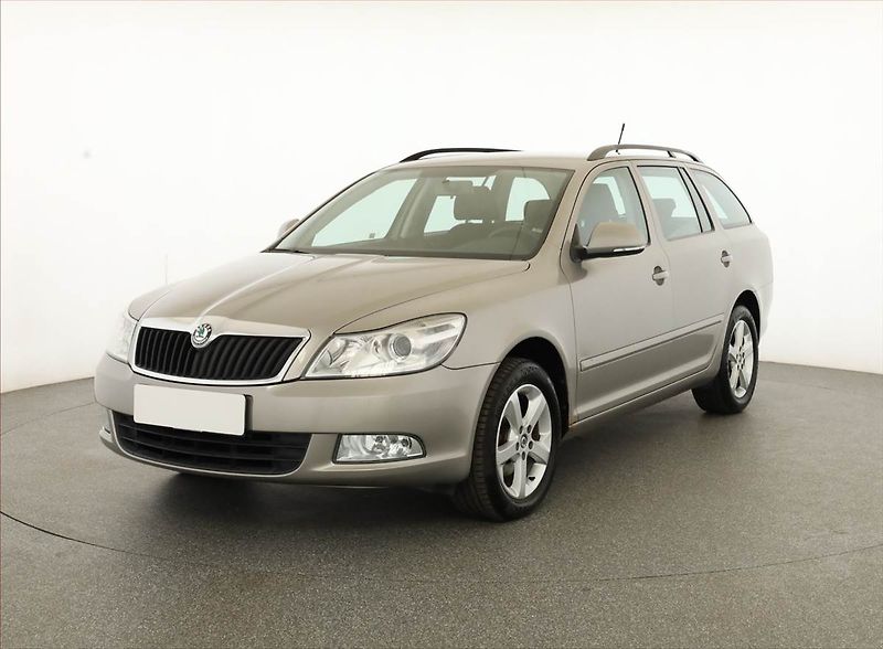 Škoda Octavia (2011) 1.6 TDI, Serv.kniha, Tempomat - fotka 2 z 15