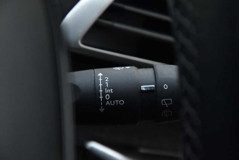 Peugeot 5008 2.0 HDi,7MÍST,LED,NAVI,KAMERA - fotka 15 z 50