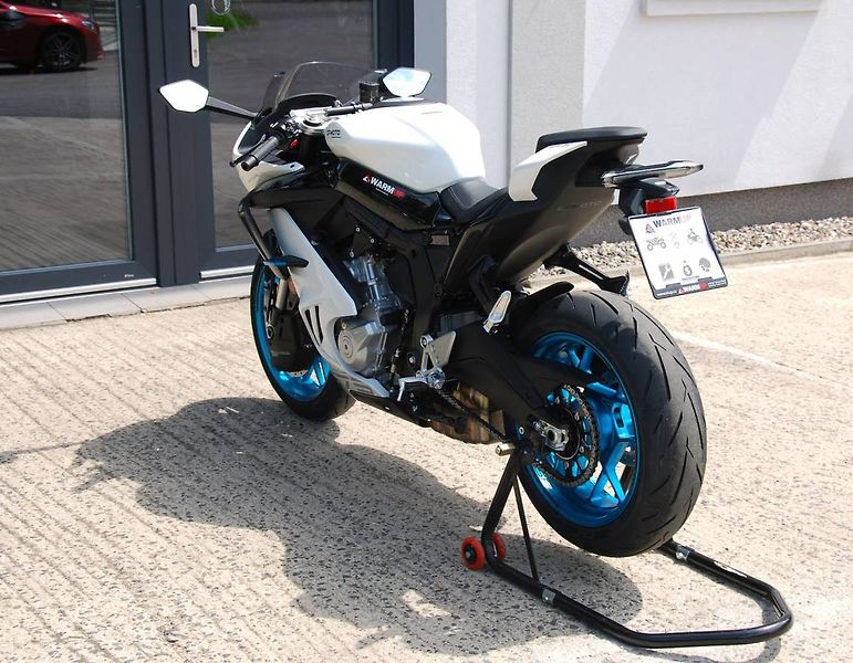 CFMOTO (2026) 675 SR-R - fotka 9 z 25