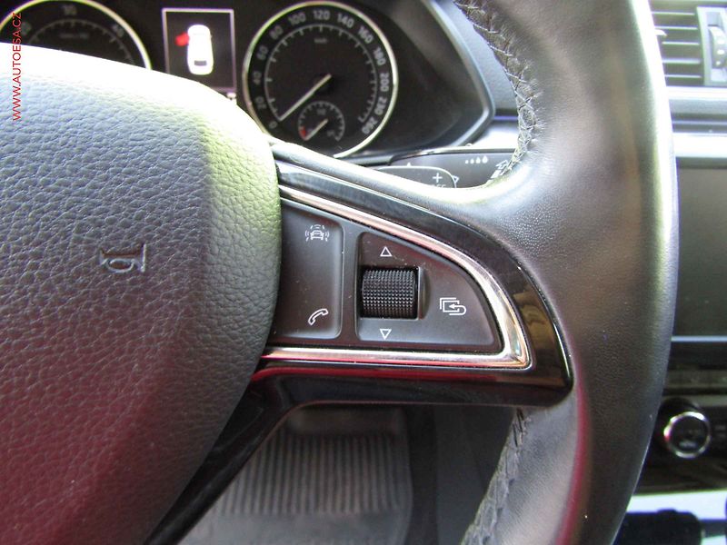 Škoda Superb (2016) 2.0 TDi, Style, DSG, TZ - fotka 13 z 19