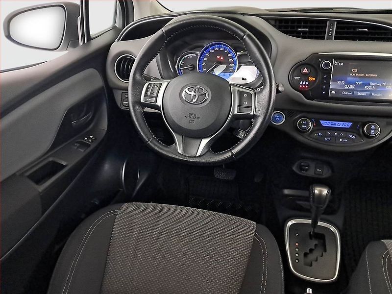 Toyota Yaris (2015) 1.5 Hybrid, Automat - fotka 7 z 19