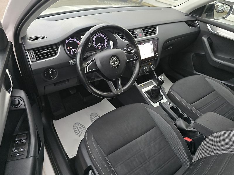 Škoda Octavia 110kW 1.Maj. ČR -DPH - fotka 9 z 36