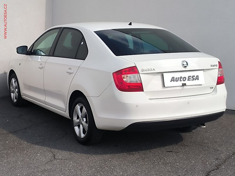 Škoda Rapid (2013) 1.6 TDi, ČR, AC, park.čidla - fotka 6 z 14