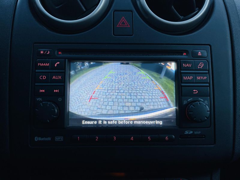Nissan Qashqai 2.0i +2 MAN 1MAJ TAŽNÉ KAMERA - fotka 41 z 46