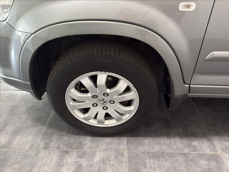Honda CR-V 2,2   CTDI 4X4 EXCLUSIVE TZ - fotka 29 z 32