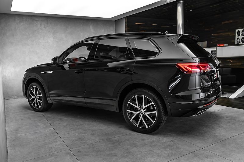 Volkswagen Touareg 210kW R-Line 4M IQ.Light - fotka 7 z 23