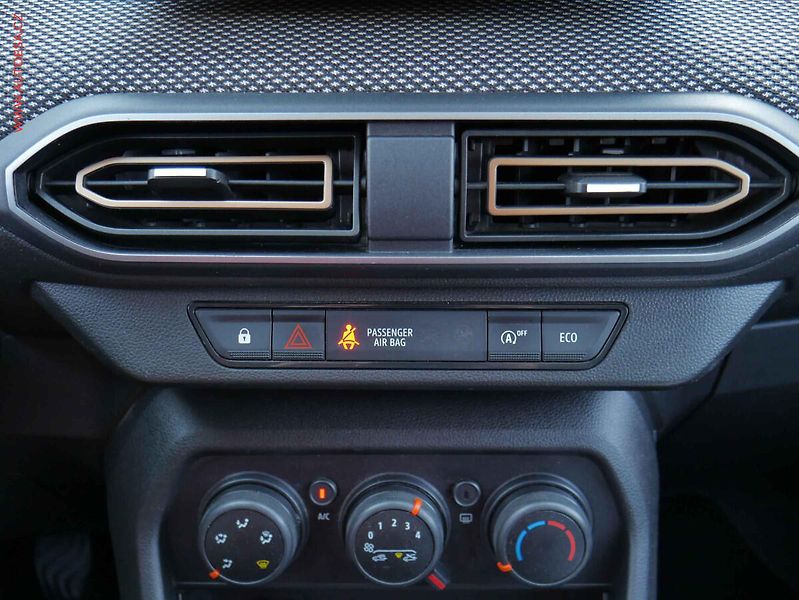 Dacia Sandero (2025) 1.0TCe, 1.maj,ČR, LED, AC - fotka 18 z 21