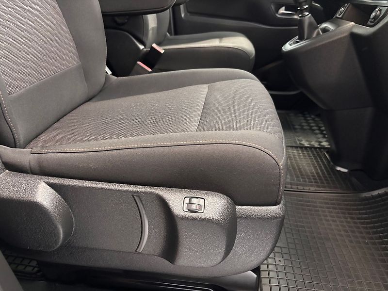Toyota ProAce Verso 2.0 CDTI FAMILY LONG - fotka 31 z 33