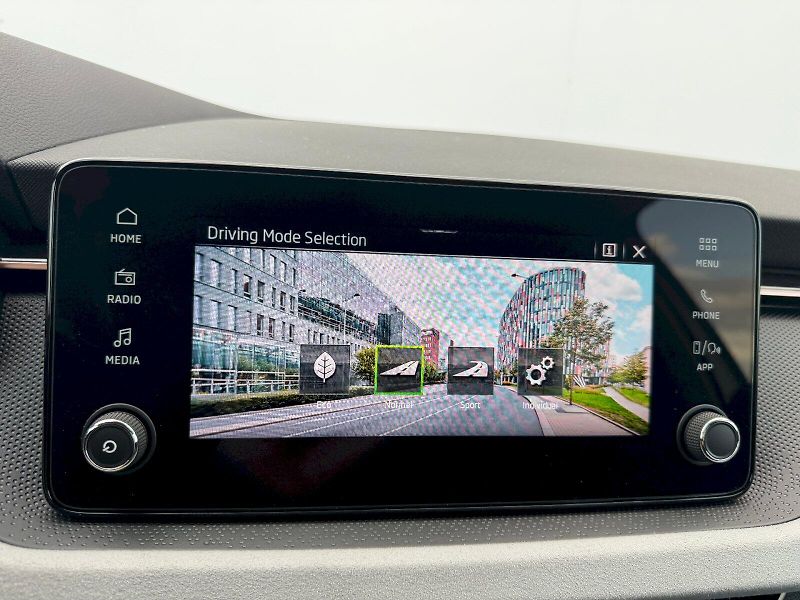 Škoda Scala (2025) 1.0TSI 85kW DSG Top Selection - fotka 19 z 35