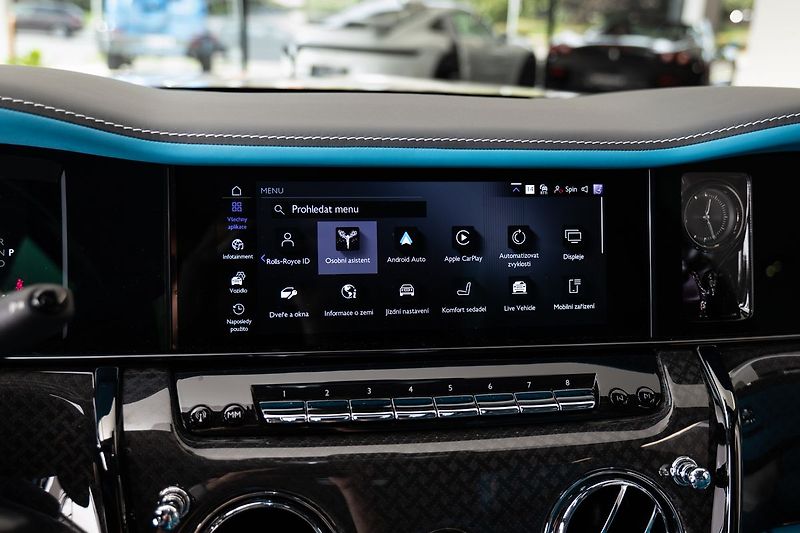 Rolls-Royce Cullinan Black Badge/Bespoke/Starling r - fotka 19 z 38