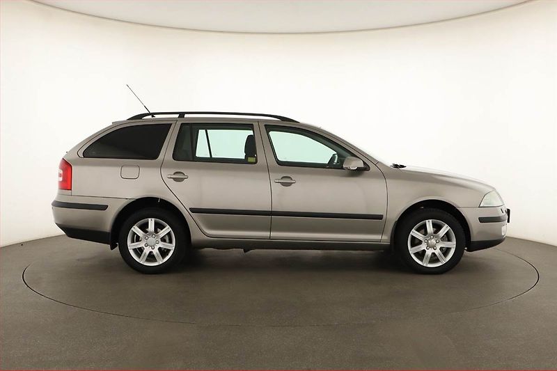 Škoda Octavia (2006) 2.0 TDI, 4X4, Tažné - fotka 6 z 12