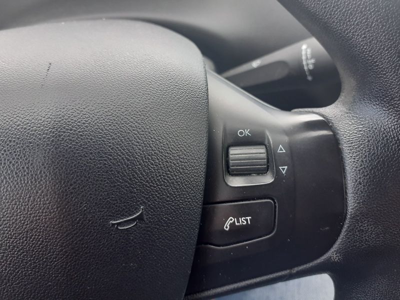 Peugeot 208 (2015) 1.0  PT ,AC,TEMP. - fotka 9 z 31