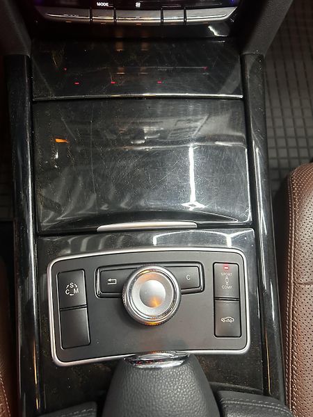 Mercedes-Benz Třídy E (2010) E 350 4 Matic AMG Kombi - fotka 15 z 21