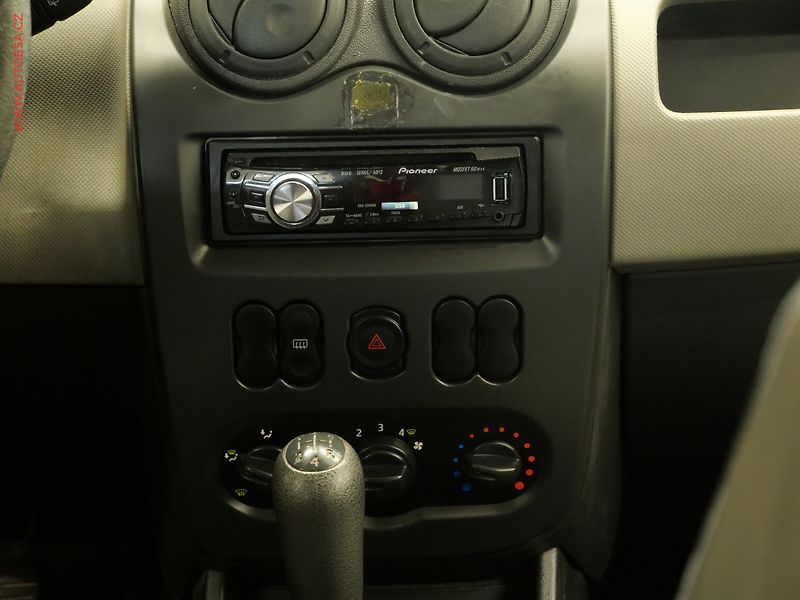Dacia Sandero (2010) 1.4i, ČR - fotka 13 z 13