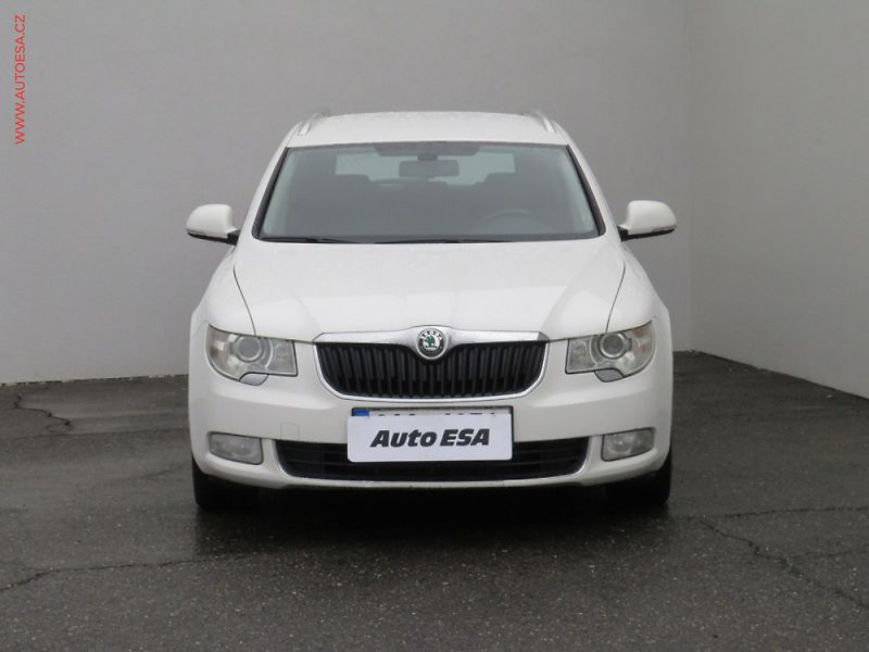 Škoda Superb (2011) 2.0 TDi 4x4, Ambition, AT - fotka 2 z 3