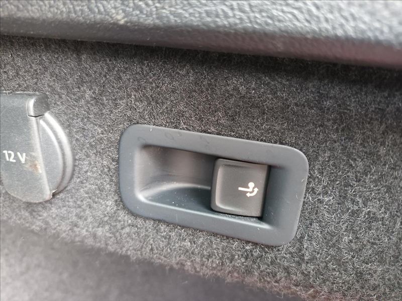Volkswagen Passat 2,0 TDI,110kw,LED,SERVIS,TAŽNÉ - fotka 22 z 49