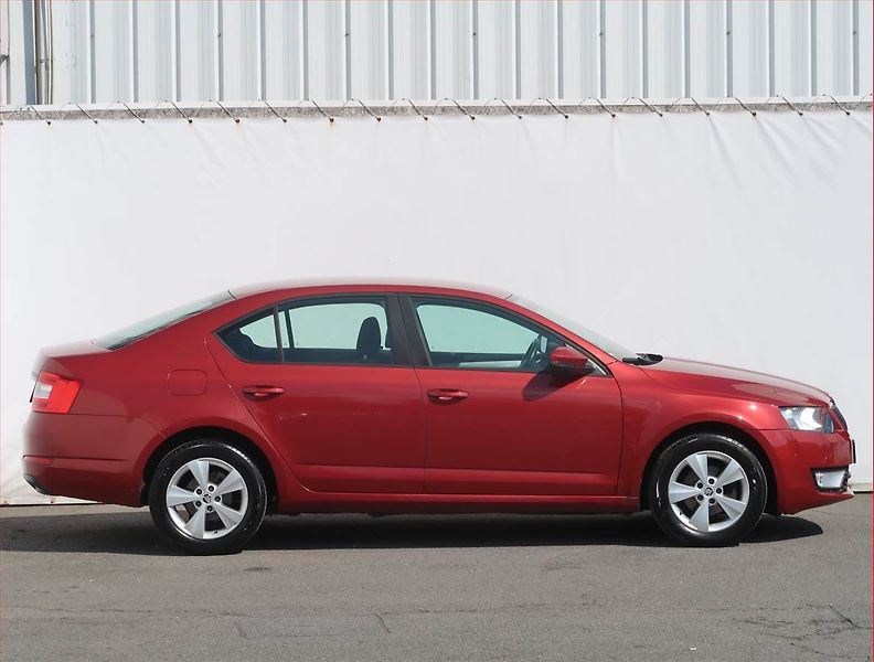 Škoda Octavia (2015) Elegance 1.6 TDI, Tempomat - fotka 6 z 19
