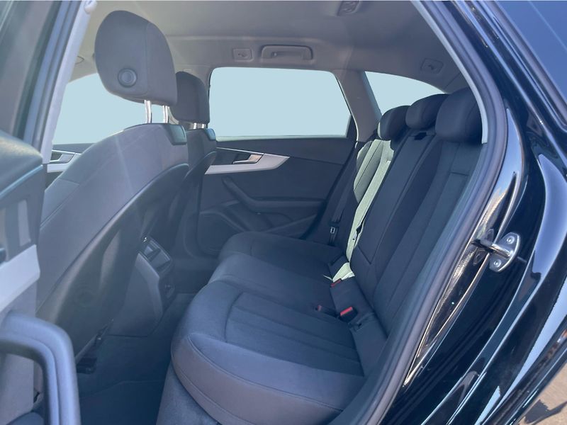 Audi A4 Avant 35 TDi - fotka 12 z 27
