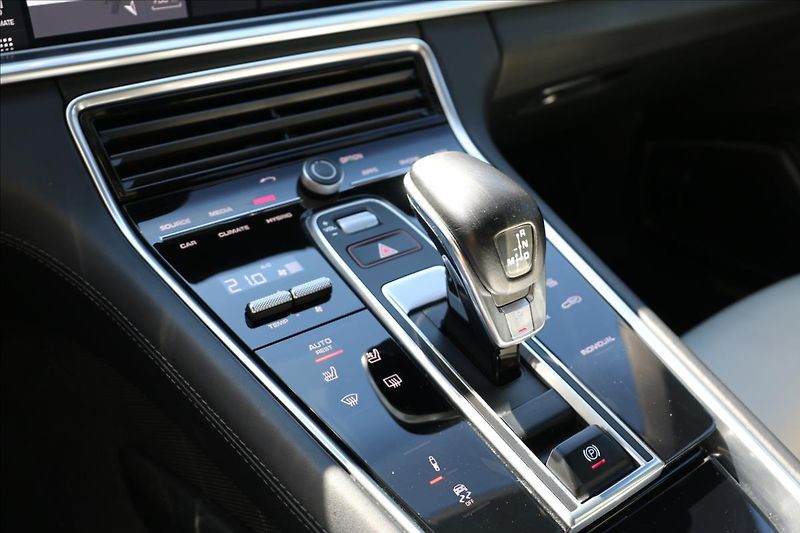 Porsche Panamera 2,9 343KW, DPH, ČR,4 E-HYBRID - fotka 34 z 77