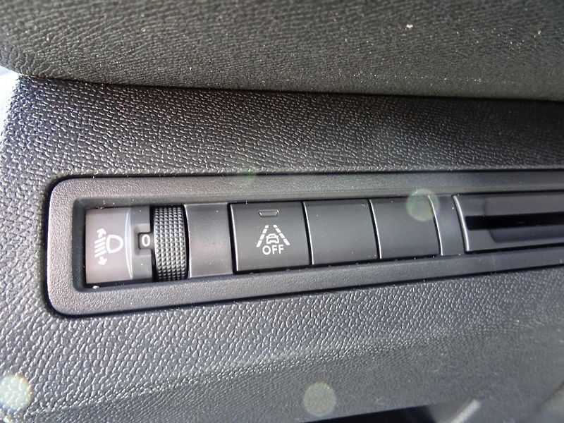Peugeot 3008 (2023) ALLURE PACK 1.5 BHDi 130 EAT8 - fotka 44 z 49