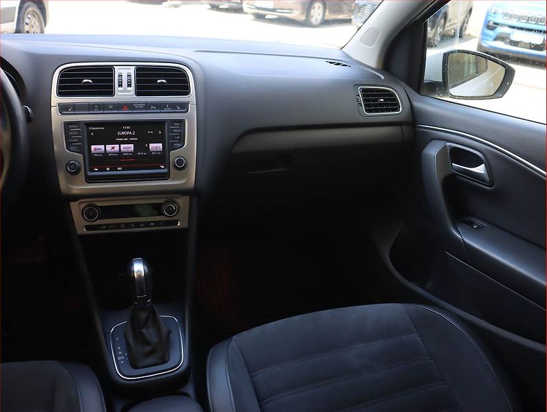 Volkswagen Polo (2015) 1.2 TSI, Automat, Serv.kniha - fotka 8 z 22