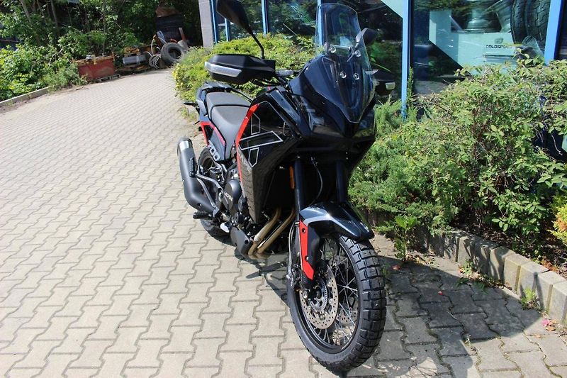 Moto Morini (2025) X-CAPE 700  drátěná kola 2025 - fotka 2 z 10