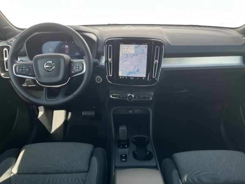 Volvo XC40 CORE B3 FWD 120kW - fotka 12 z 21