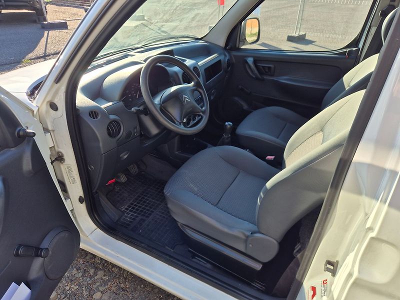 Citroën Berlingo 1.4i 55kW, z ČR, pěkný bez kor - fotka 9 z 23