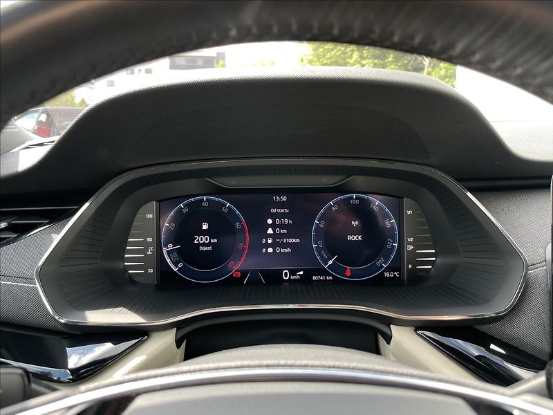 Škoda Octavia 1,5 TSI Style LED+PDC - fotka 9 z 23