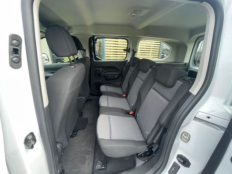 Toyota ProAce City Verso 1.5 L D manuál - fotka 22 z 29