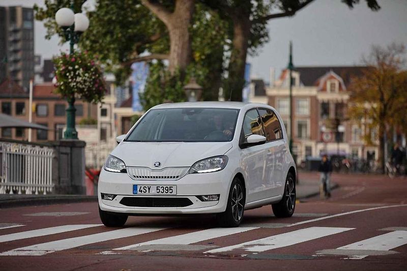 Superb iV při jízdě v elektrickém režimu