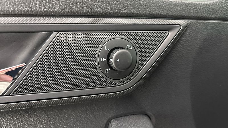 Škoda Fabia 1.0 TSI Ambition Combi - fotka 20 z 23