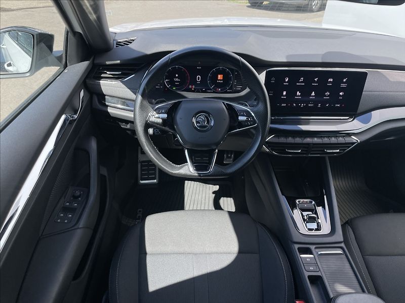 Škoda Octavia 2,0 TDI DSG Style Plus TAŽNÉ - fotka 7 z 23