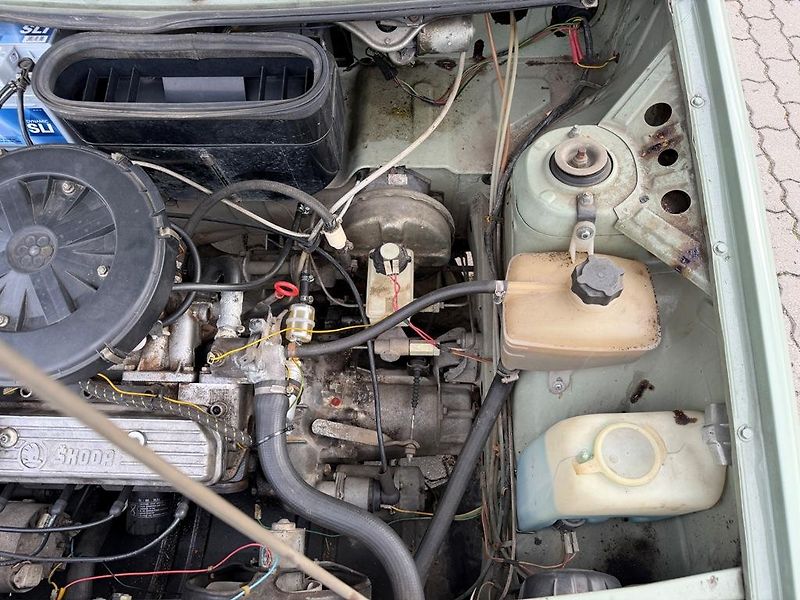 Škoda Favorit 1.3 46 kW 136 L - fotka 14 z 16