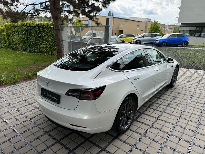 Tesla Model 3 SR Plus REZERVACE - fotka 37 z 39
