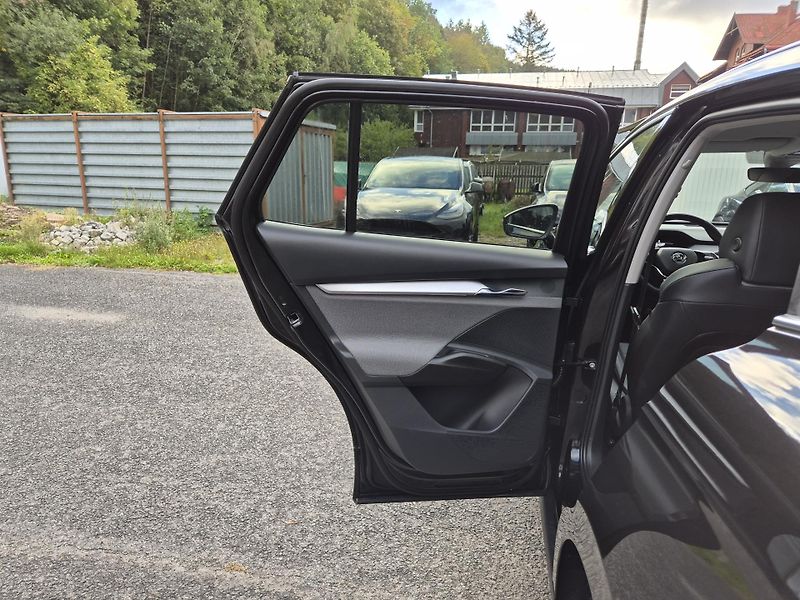 Škoda Enyaq 150kw, iV80 19ALU TZ SOH 92% - fotka 35 z 48