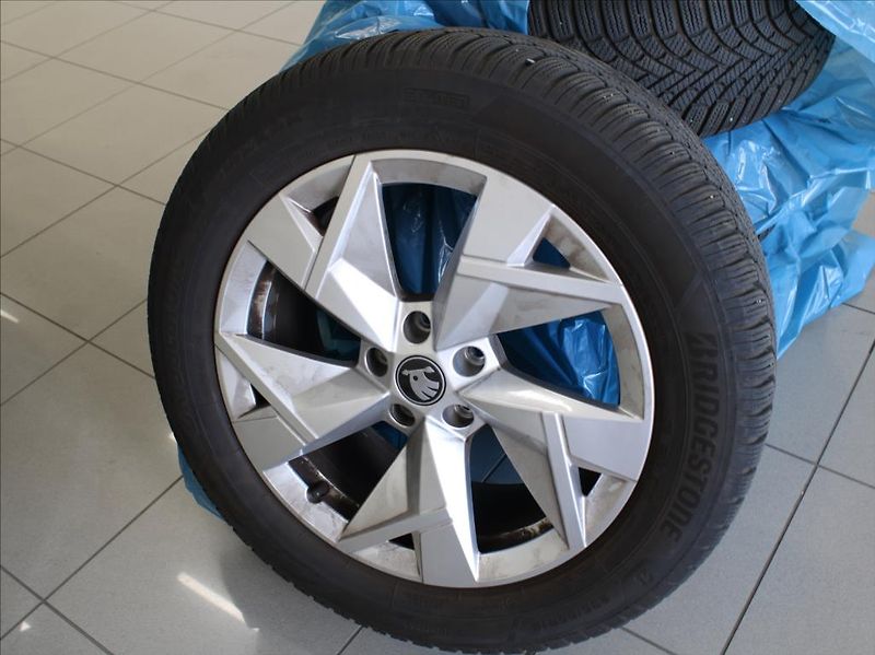 Škoda Kodiaq 2,0 TDI 4x4 Sportline 20tkm.TZ - fotka 34 z 35
