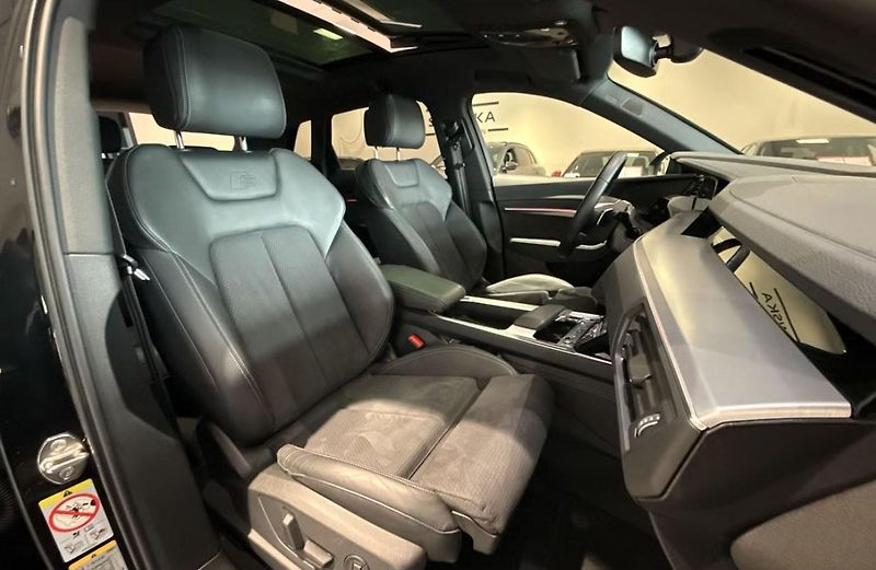 Audi Q8 e-tron 55 Q SoH 97% 360k Pano Vzduch - fotka 11 z 38